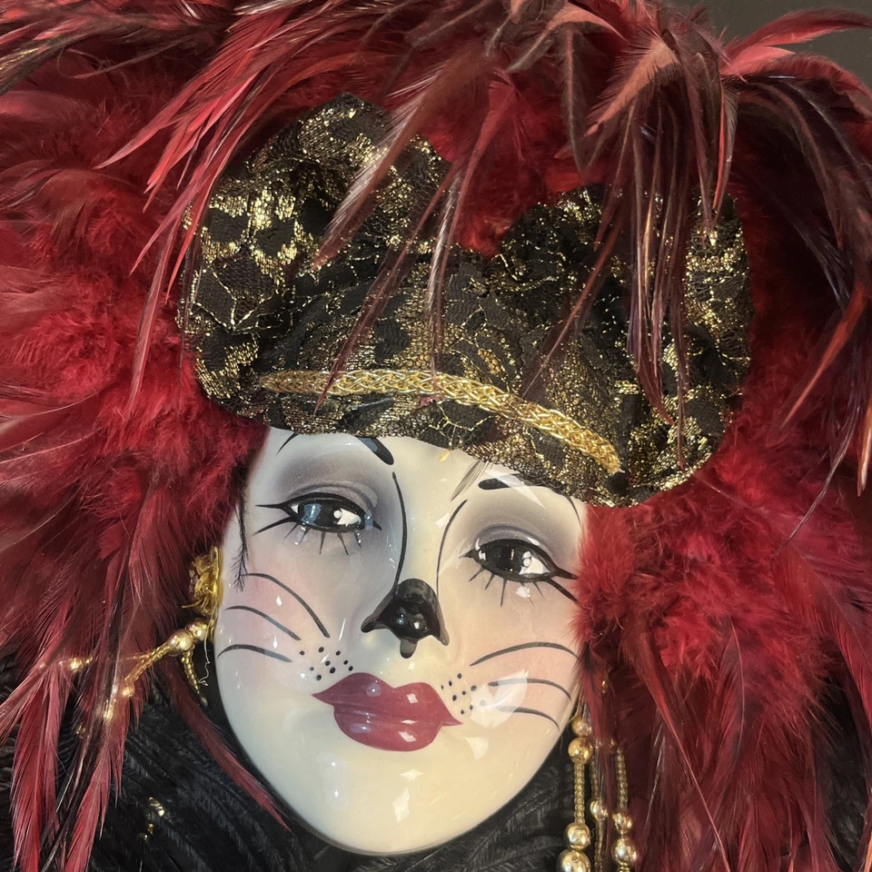 Máscara facial numerada firmada de creaciones únicas para dama plumas mascarada Mar Di Gras Foto 4 de 4