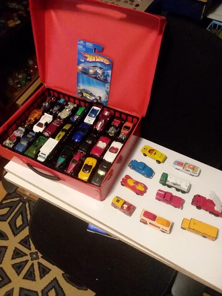 Hot Wheels Blackwalls Ultra y Matchbox 35 en total con estuche 50 aniversario Foto 3 de 4