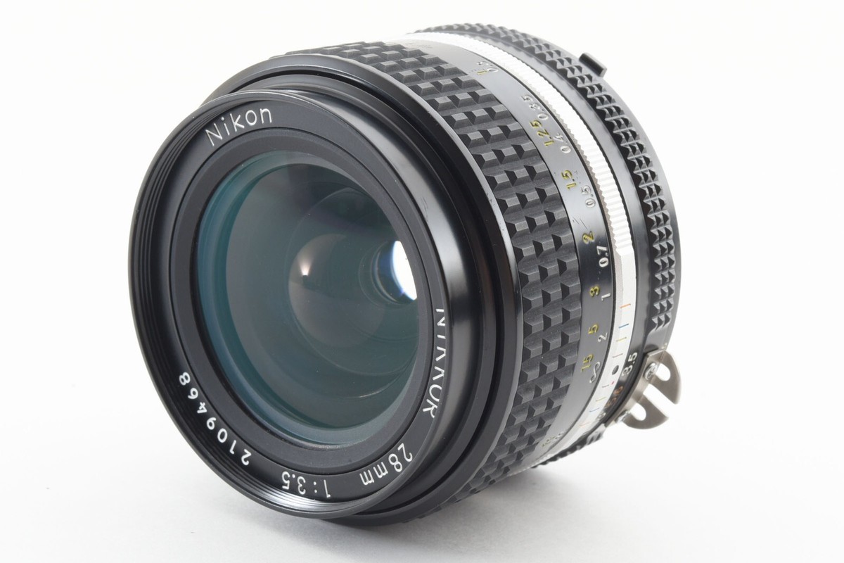 フード付き美品　Nikon Ai-s AIS Nikkor 28mm f/3.5 Near MINT] Nikon Ai-s Ais NIKKOR 28mm f/3.5 Wide Angle MF