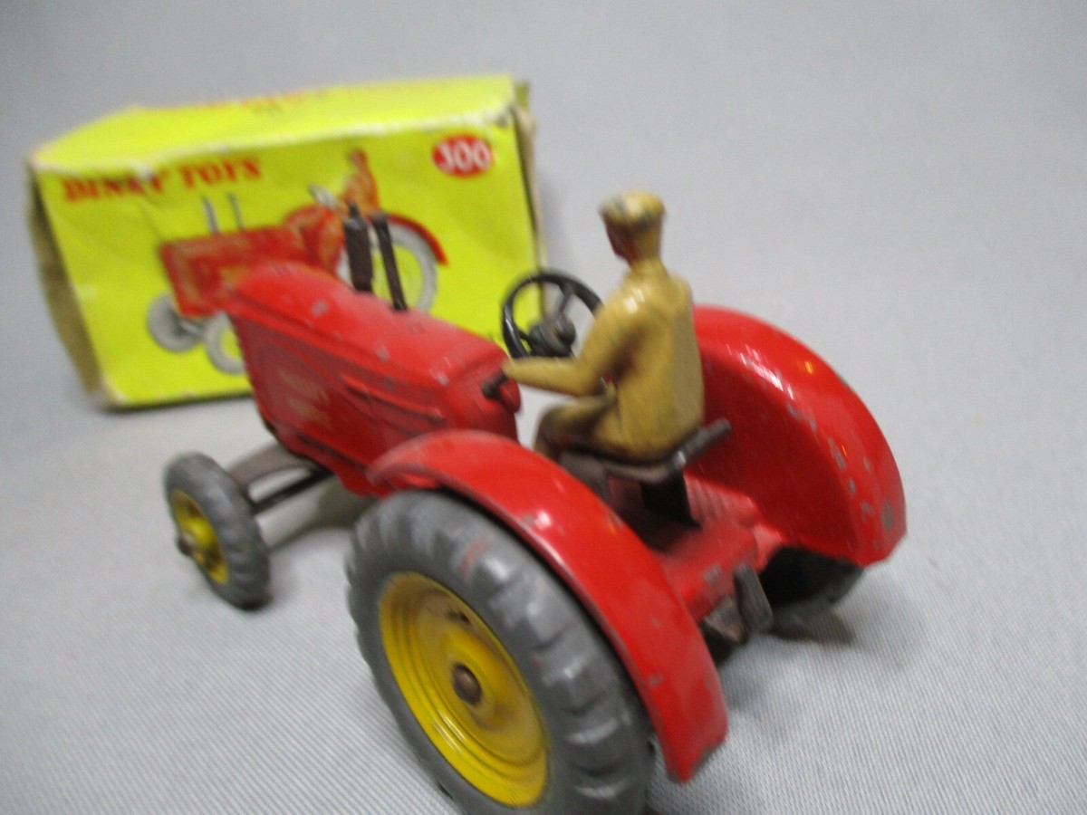 Dinky Toys Massey Harris tracteur en boîte rare avec coupon Ref 300