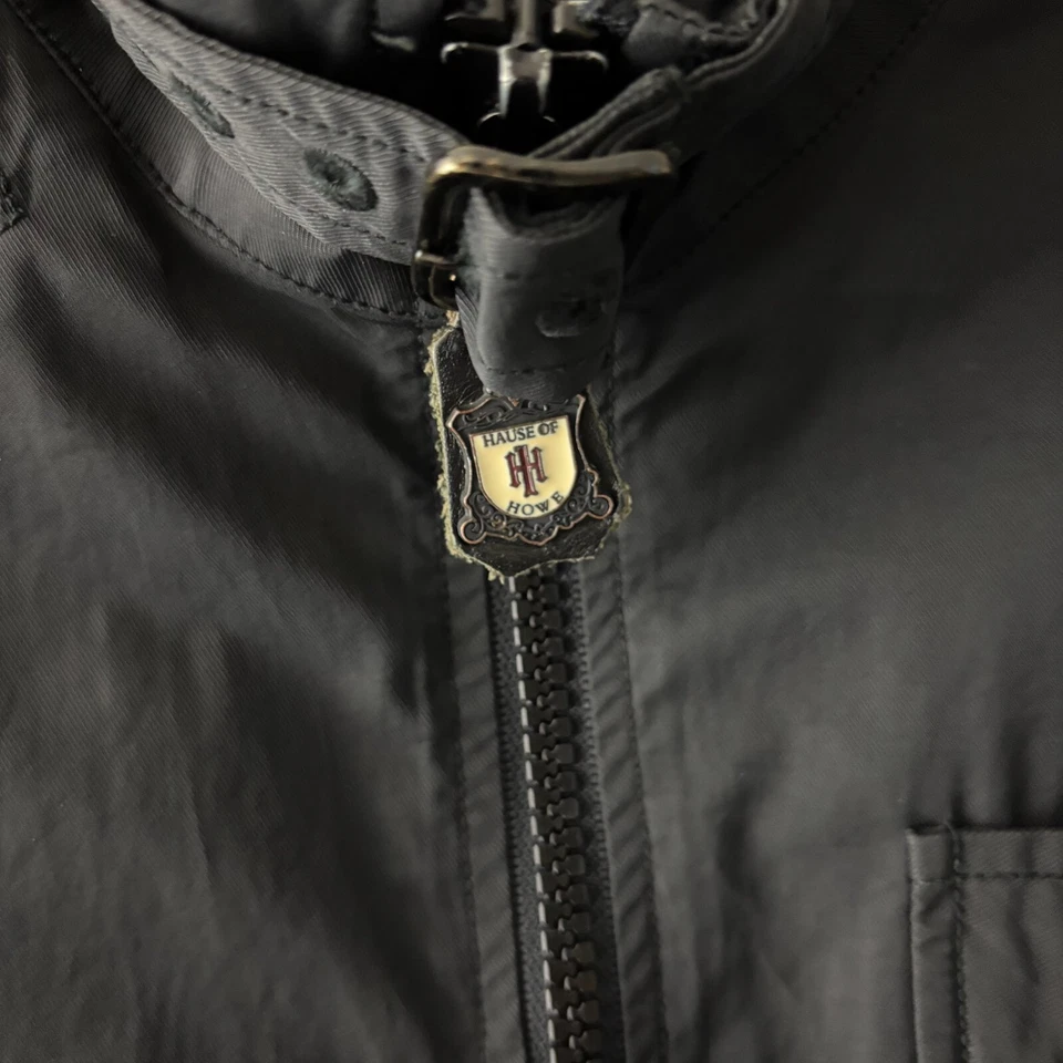 Chaqueta House of Howe Para Hombre Pequeña Negra Cremallera Completa Hebilla Cuello Ligera Foto 4 de 4