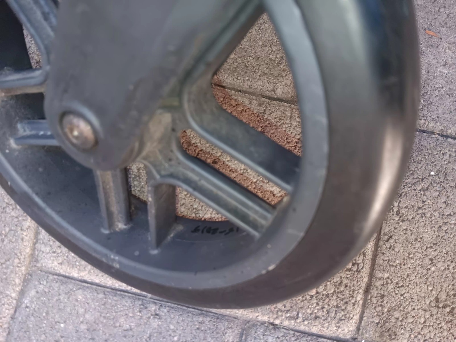 ONE (1) UPPAbaby Vista V1 Made After 2015  V2  Stroller Replacement Front Wheel