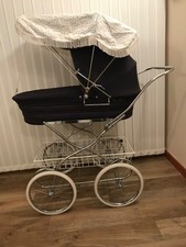 Vintage Silvercross pram (full size) in great condition.