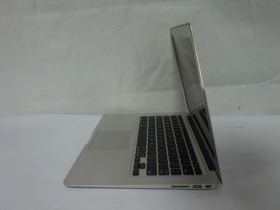 Apple MacBook Air A1466 Core i5-4250U 1.30GHz 4GB 128GB SSD Laptop (M108) - Image 2 of 4