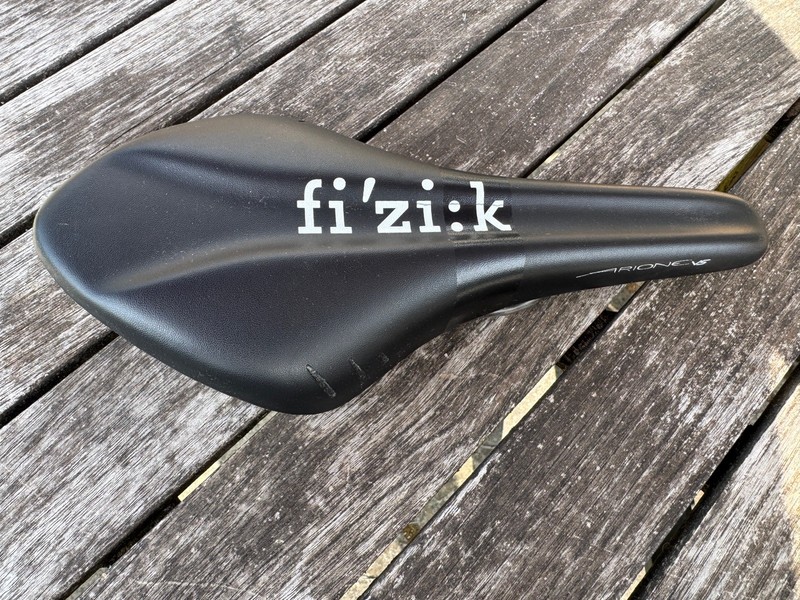 Fizik Arione VS Saddle. VGC. Kium Rails.