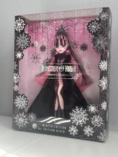 Monster High HKX67 Draculaura Howliday Doll Special Edition