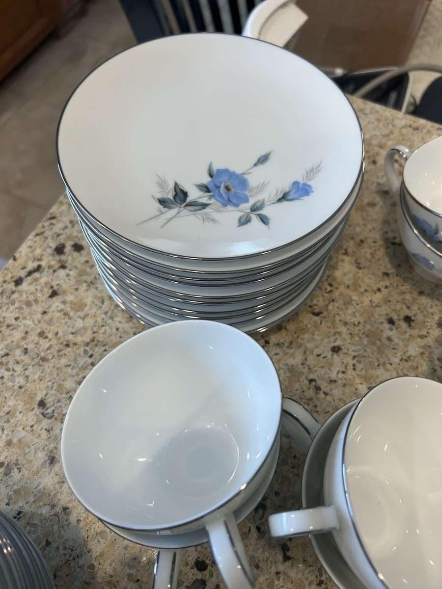 Noritake Sylvia 6603 Fine China Service for 12 90 Piece Set Blue