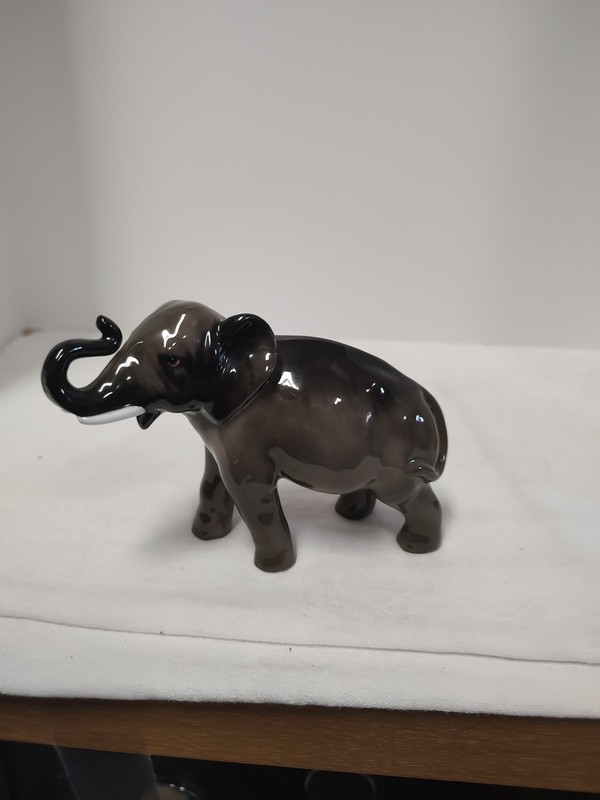 Royal Doulton Bone China Elephant Figurine HN 2644 – Made in England