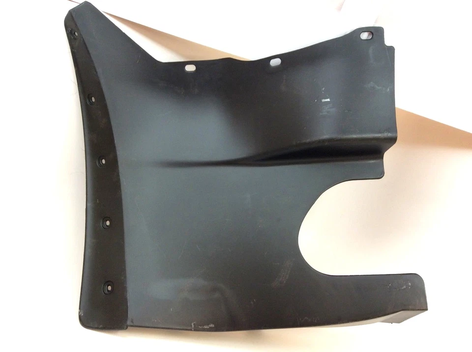 Cubierta protectora contra salpicaduras para casa de rueda delantera lado del conductor Chevrolet Corvette LH nuevo OEM Foto 2 de 3