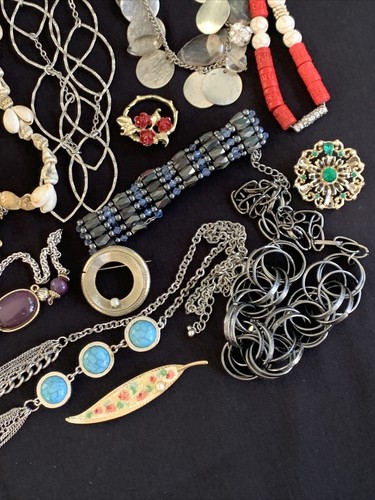 HUGE Vintage Women’s Jewelry Lot 80 Pcs Bracelet Necklace Earrings Brooch LB758 - Picture 8 of 19
