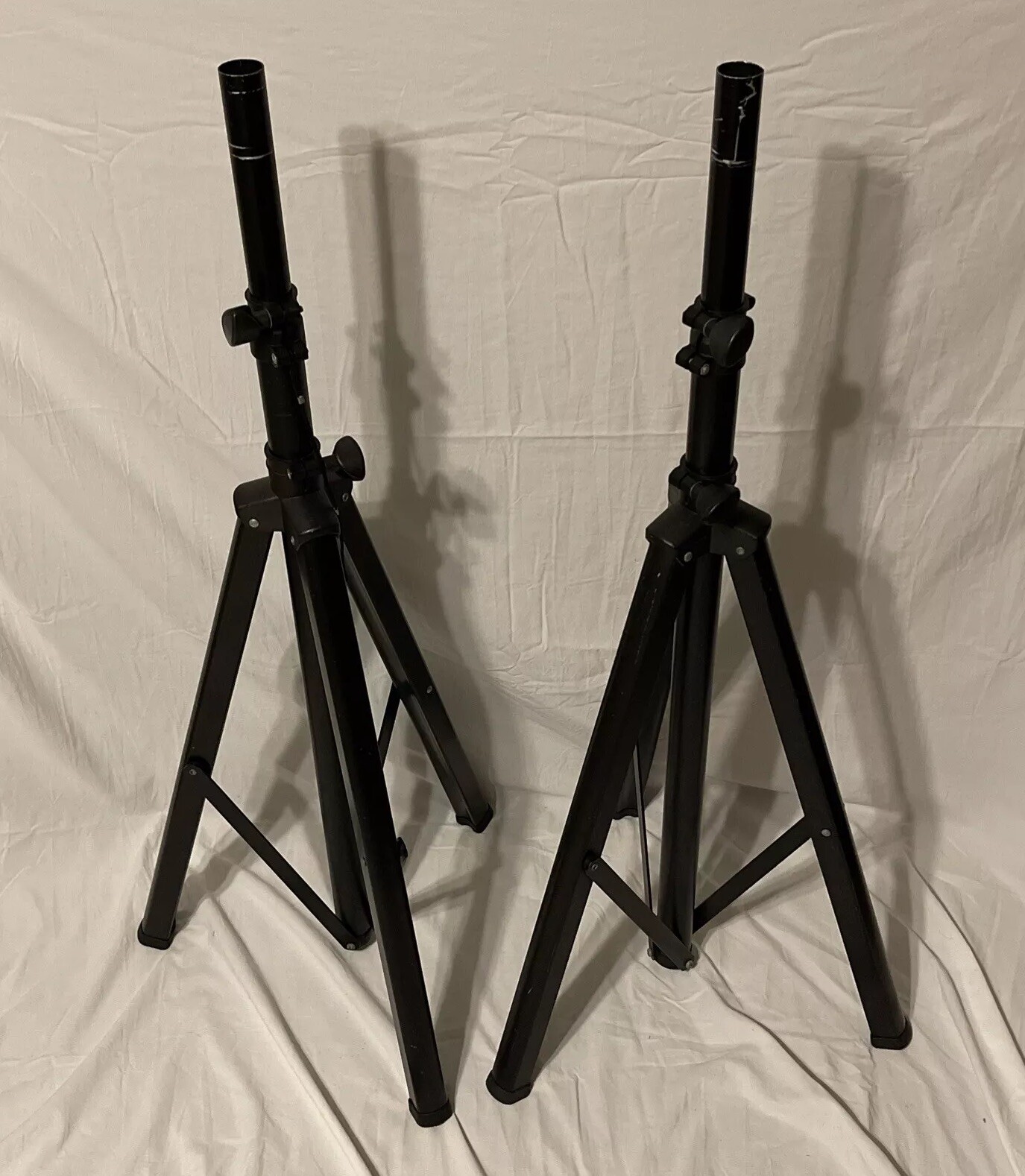 2 On-Stage SSP7900 All-Aluminum Speaker Stand Durable and Pre-Owned for Enhanced Sound Performance