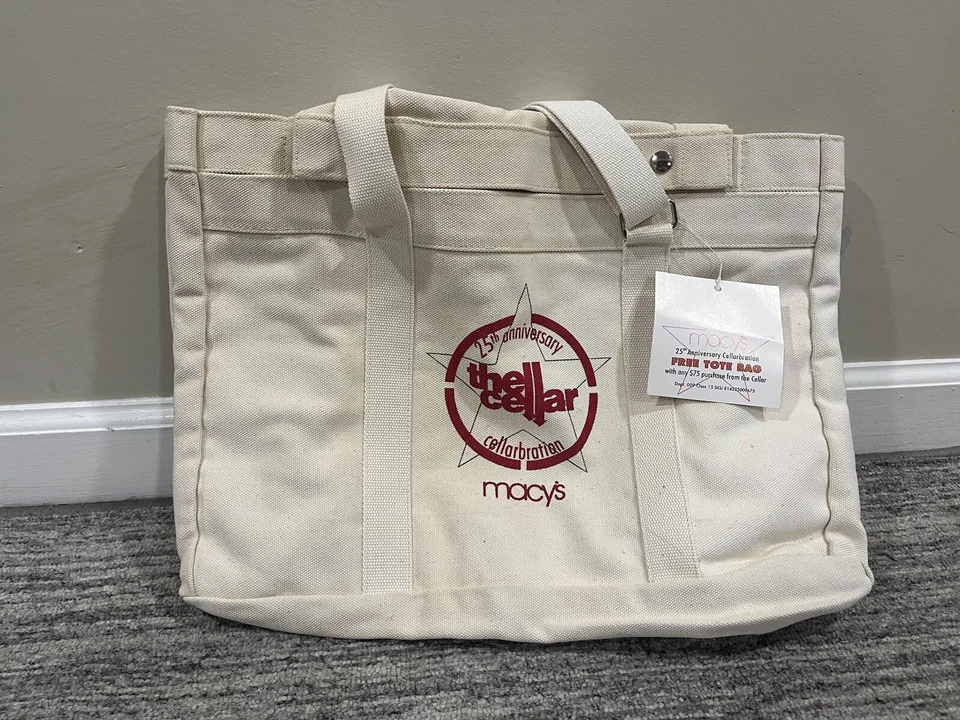 Macy 25 周年纪念“The Cellar”帆布托特包随身包酒窖庆典全新带标签 — 第 2/4 张图片