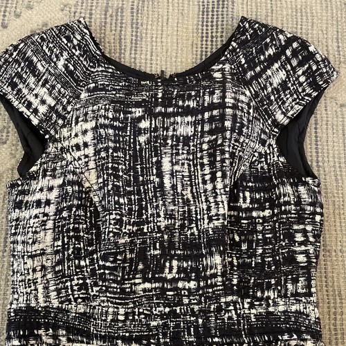 CAROLINA HERRERA made In Spain Black & White Wool & Silk Tweed Box Pleat Dress 4 - Picture 3 of 7