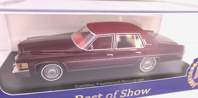 BOS 1:43 - Cadillac Fleetwood Brougham - dunkelrot-metallic - 43445 - (44)