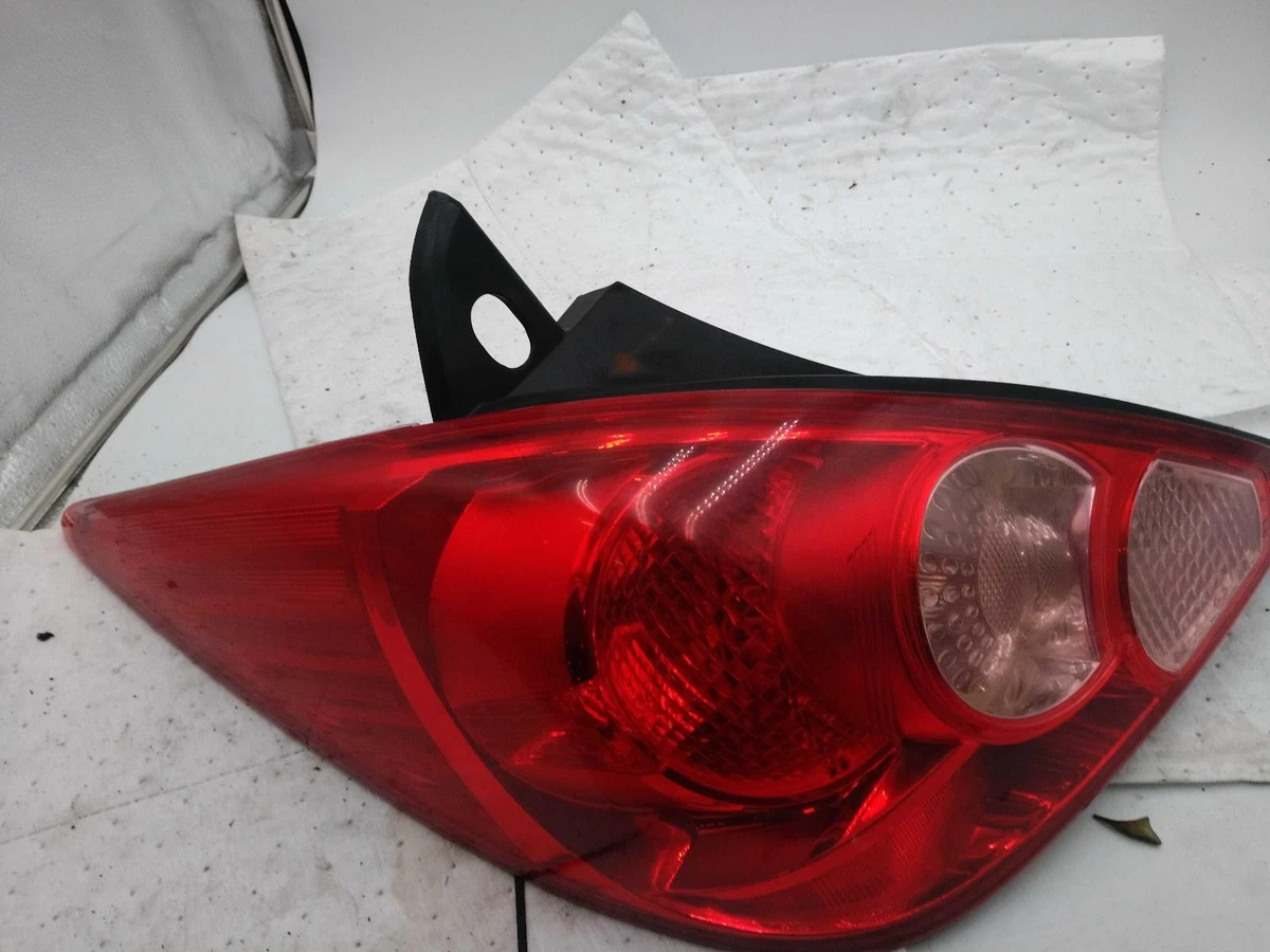 Juego De Faros Traseros Halógenos Para Nissan Versa Hatchback 2007-2012 – Incluye Bombillas – Evan-Fischer