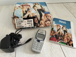 Nokia 3330 D2 Kult Handy mit OVP Anleitung Ladegerät