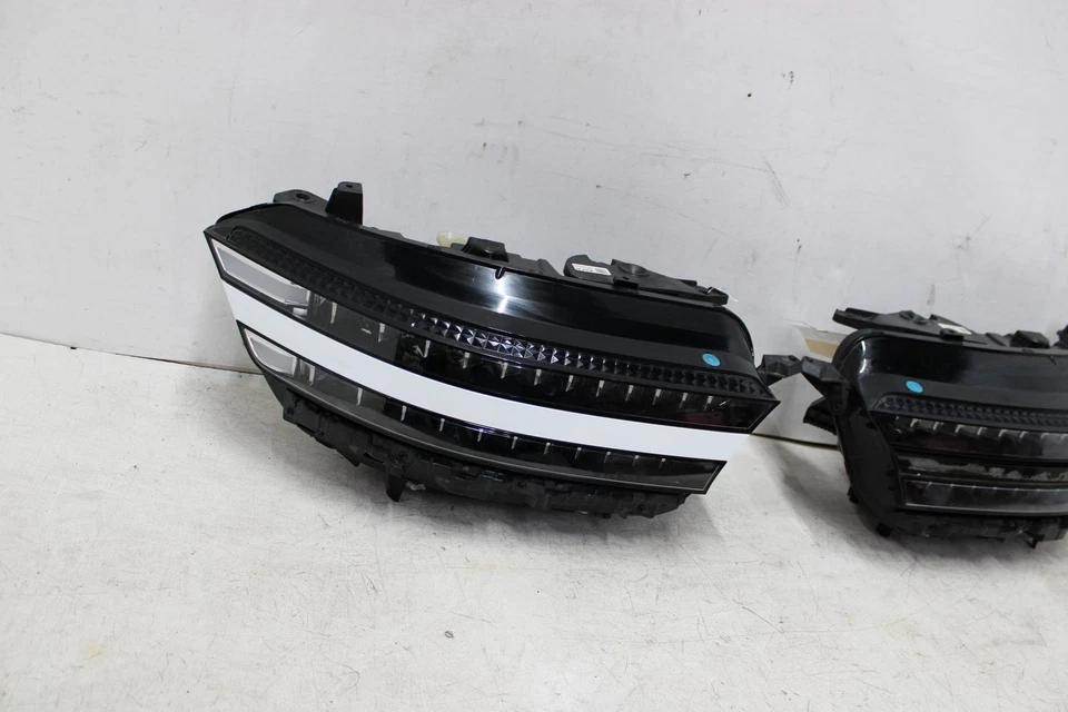 23 24 Conjunto Faro Derecho GENESIS G90 Foto 3 de 4