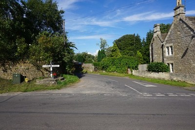 Foto 6x4 Straßenkreuzung in Monkton Farleigh eine der Fahrspuren, die konvertiert c2016