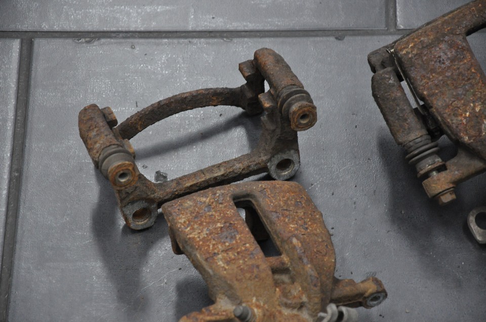 Rear Brake Caliper VW T5 Transporter Caravelle Brake Carrier 32329136