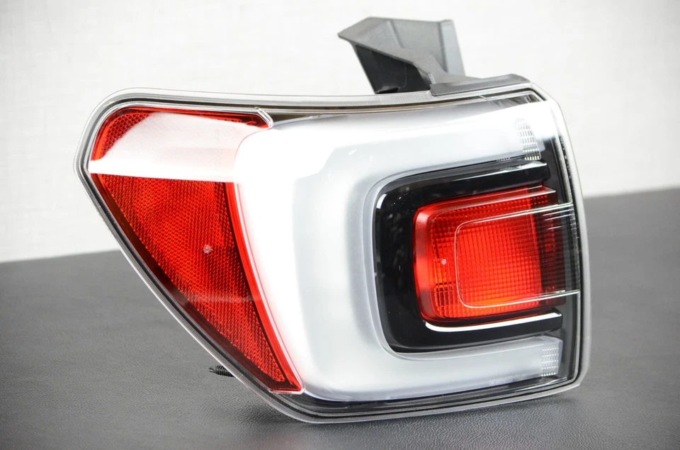 ¡Perfecto! GMC Acadia 2017-2019 luz trasera LED conductor izquierdo izquierda exterior transparente OEM Foto 3 de 4