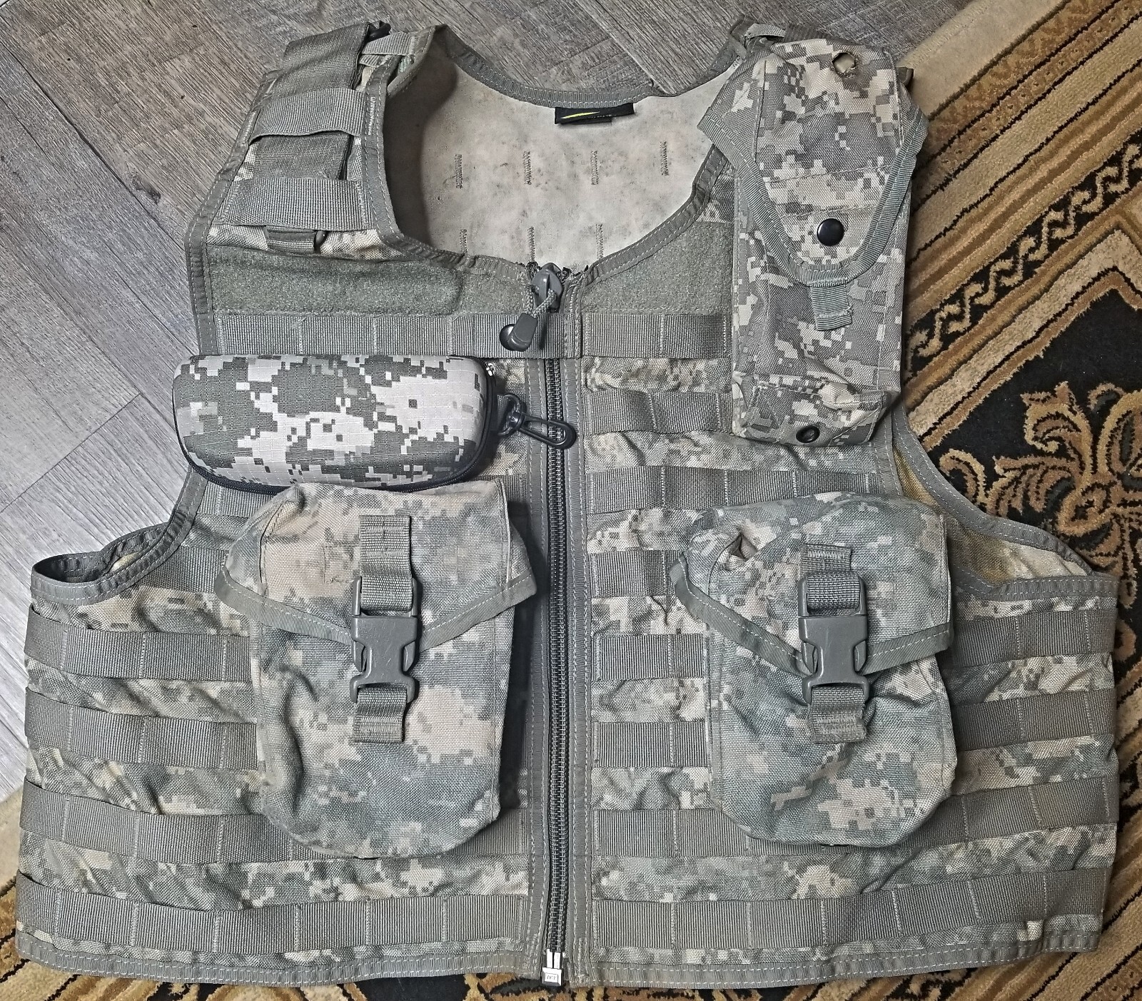 Spec Ops Over Armor with Multiple Pouches