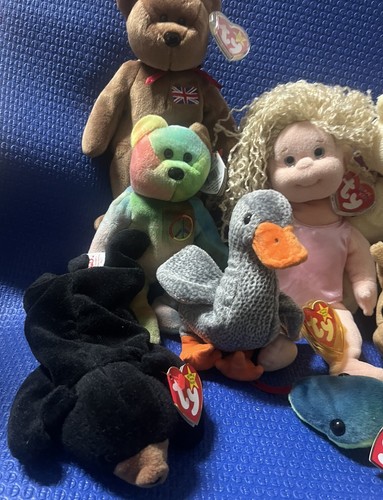 Lot of 9 Ty Beanie Babies~ Honks/Britannia/Hissy/2000 Signature/Peace/Mother +~A - Picture 7 of 17