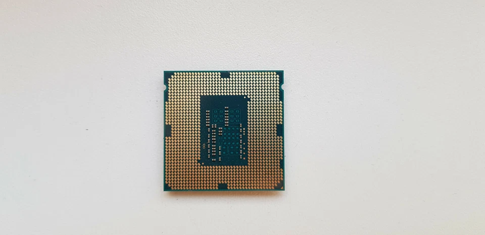 Intel Pentium G3260 LGA 1150 3.3 GHz Dual-Core - Image 2 of 2
