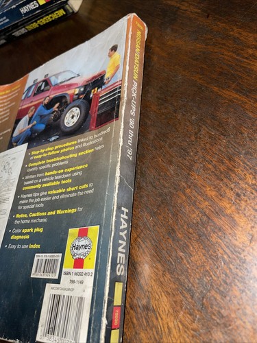 Haynes 72030 Repair Manual for Datsun Nissan Pickups & Pathfinder - Picture 3 of 3
