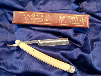 VTG JA Henckels Twin Works Germany 407 9/16 Straight Razor WITH ORIGINAL BOX