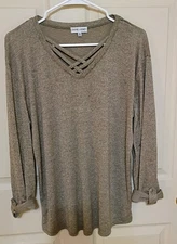 Womens 1X Heather Beige Criss Cross Neck Tab Cuff Lightweight Knit Sweater Top