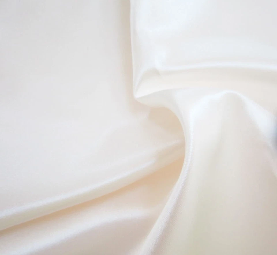 Tela de satén ligera de alto brillo marfil impresionante remanente de 1,5 yardas Foto 3 de 3