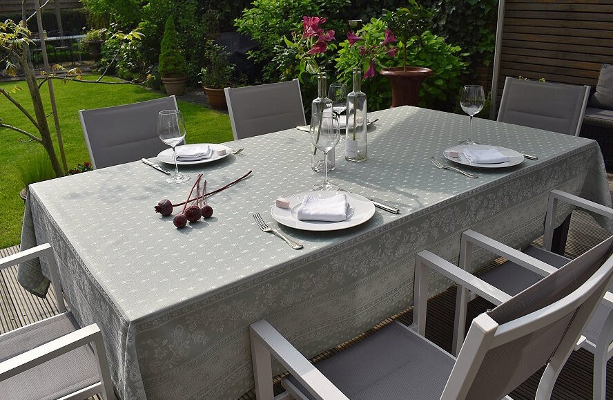 Tischdecke Jacquard 160x250 cm lindgrün Blümchen aus Frankreich mit Teflonschutz