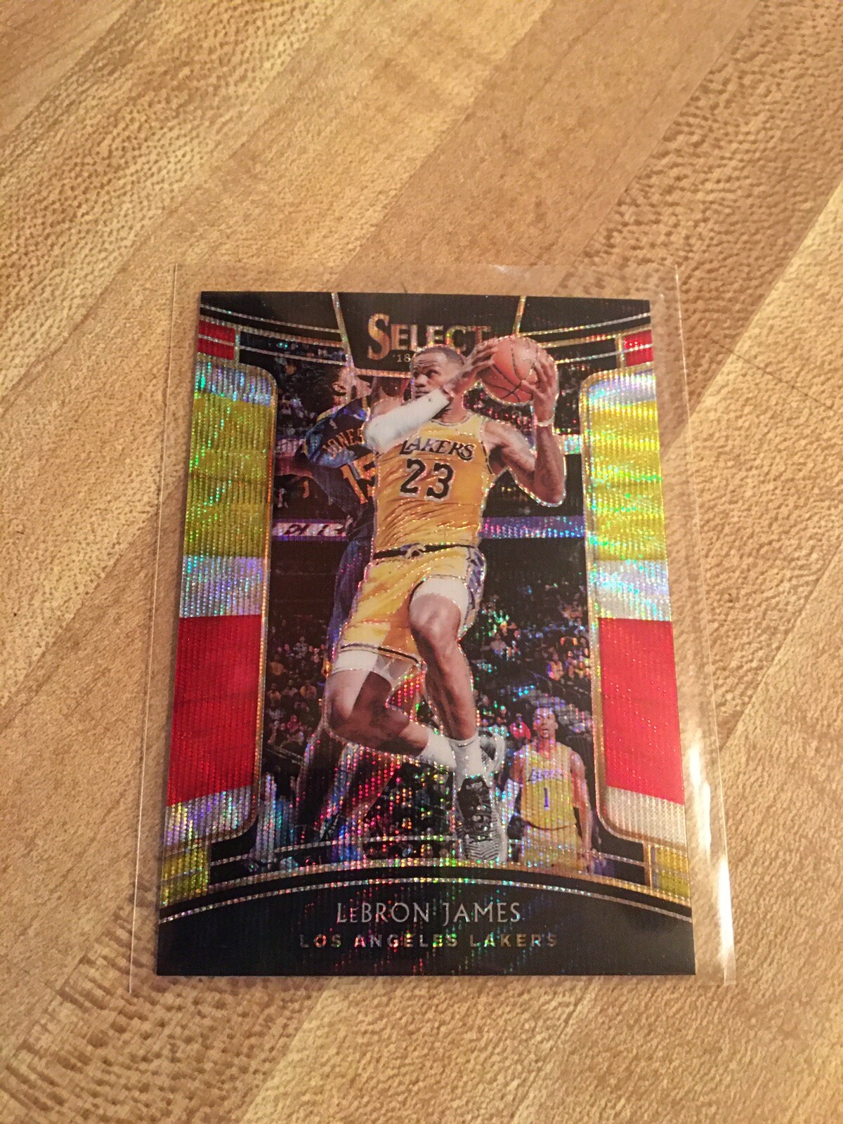 2018/19 SELECT LEBRON JAMES CONCOURSE TRI COLOR PRIZM BASE CARD #11 LAKERS 18-19