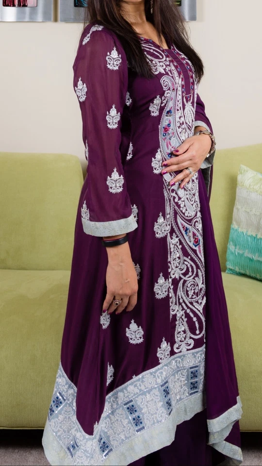 Threads And Motifs Sana Safinaz Asim Jofa Suffuse Maria B Sobia N Salwar Kameez - Image 3 of 4