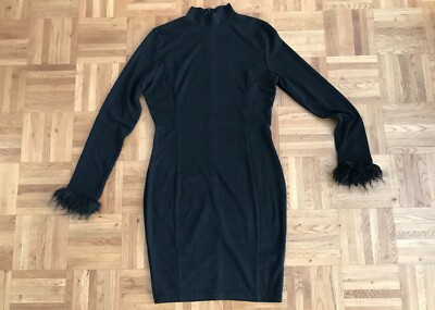   Sexy eng anliegendes schwarzes Kleid  mit Fell an Ärmeln   Gr. M  