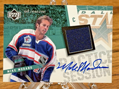 2001 UD Hockey Reserve Practice Session Mike Modano Autograph