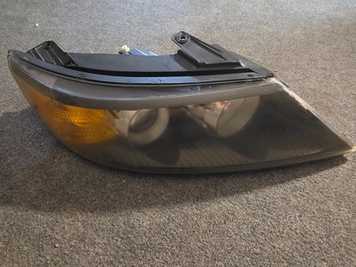 OEM  2011 - 2013 Kia Sorento Halogen Headlight (Right/Passenger) 92102-1U200