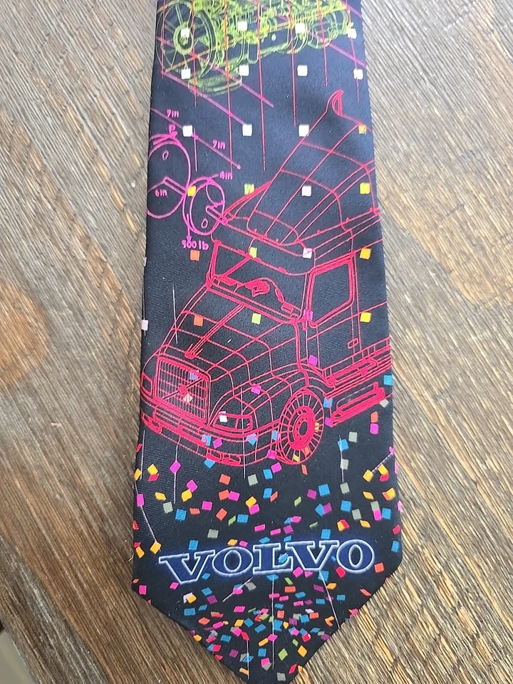 Volvo Tie Silk Hecho en EE. UU. Coche Camión Coche Vendedor Computadora Gráfico 3D Coches Camiones Foto 2 de 4