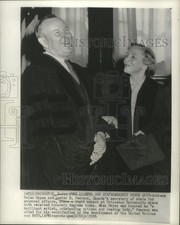1956 Press Photo Helen Hayes and Lester B. Pearson at Princeton University