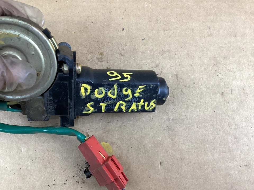 Motor de janela da porta dianteira Dodge Stratus 1995-1996 - Imagem 3 de 4