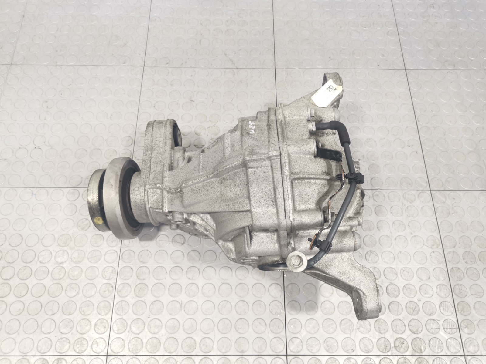 Maserati Levante 2017 AWD AUTO 3.0 L Rear Differential Axle Carrier 06700376850