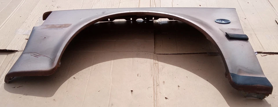 Guardabarros delantero Ford Escort 1981-1985 (lado del conductor) Foto 2 de 4