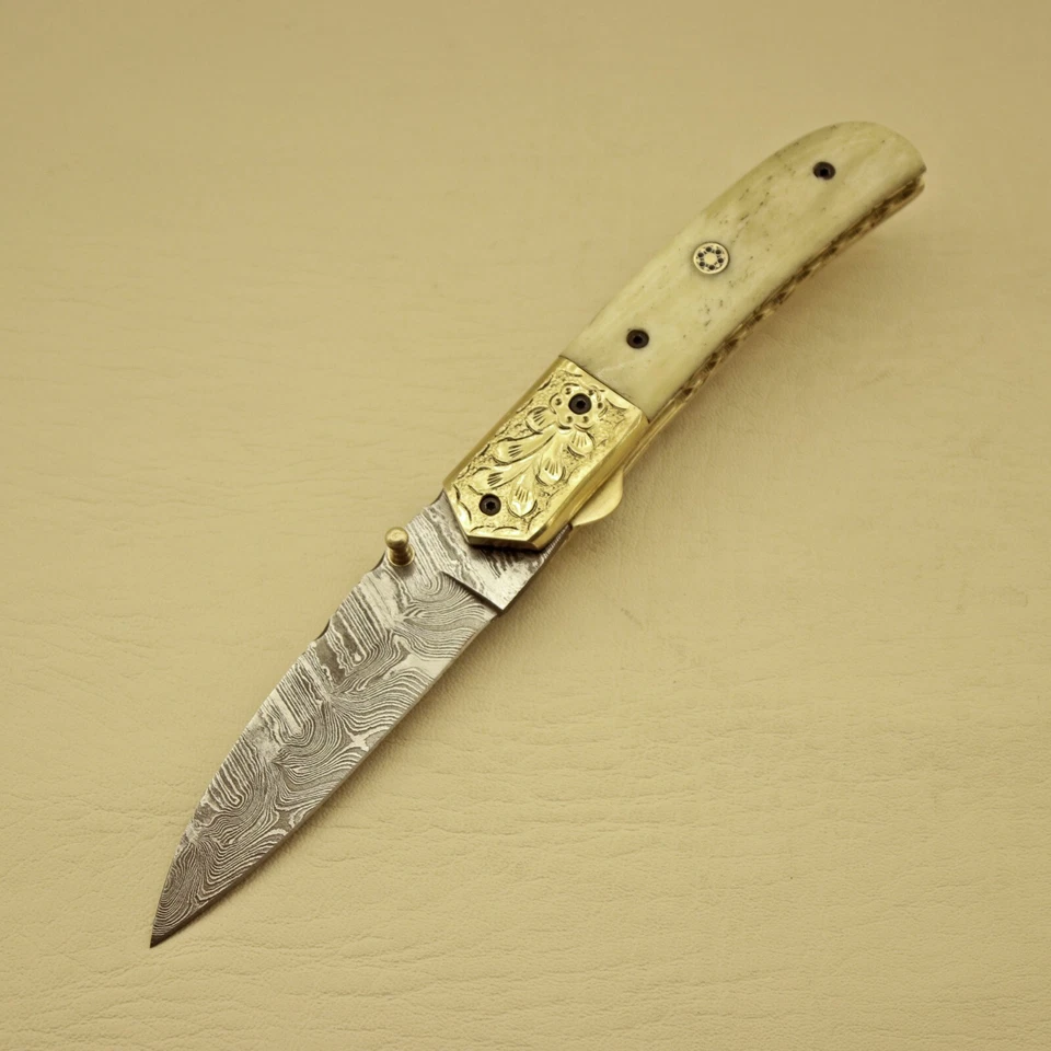 CLASSICAL CUSTOM  HANDMADE DAMASCUS BLADE FOLDING POCKET KNIFE (Golden Engrave ) - Image 3 of 4