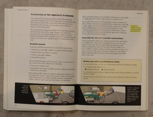 Roadcraft - The Police Drivers Handbook. 1994 Edition. Remarkably good condition - Picture 2 of 3