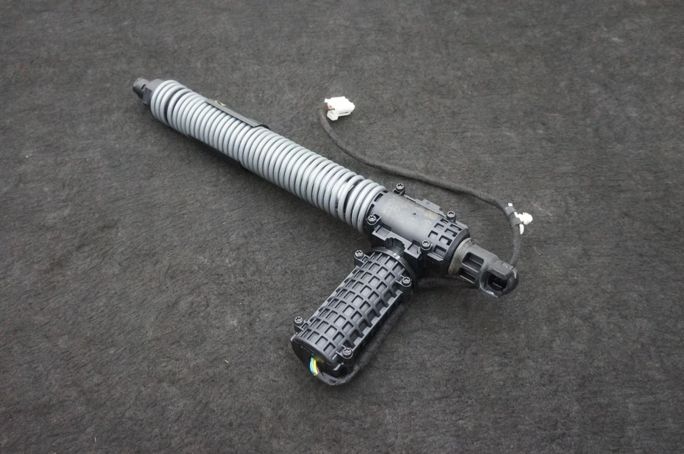 Motor de accionamiento de husillo tapa maletero trasero derecho 51249466987 BMW 760I xDrive G70 2023-24 Foto 2 de 4