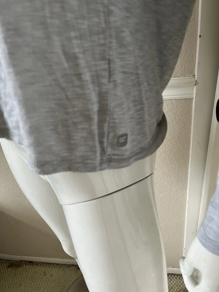 Suéter de fitness FABLETICS gris jaspeado claro AVIANA espalda torcida talla L Foto 4 de 4
