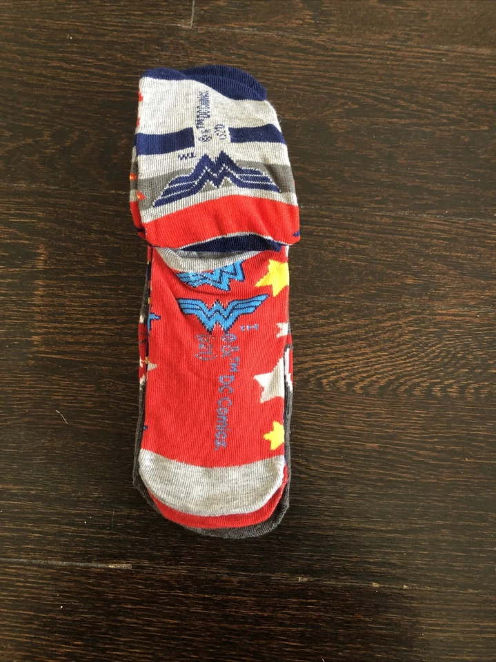 DC 漫画/WB 神奇女侠袜子,青少年,成人,5 件装新奇袜子,尺寸 4-10 全新带标签 — 第 3/4 张图片