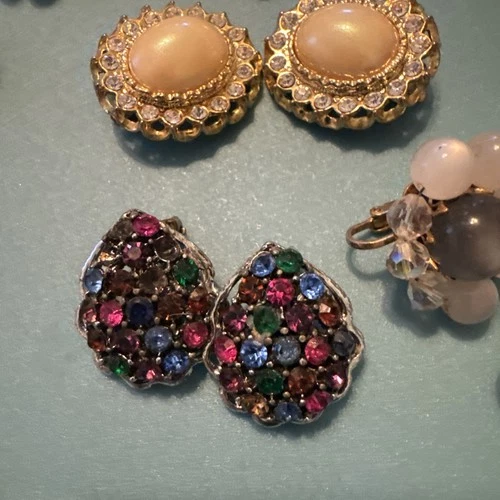 Vintage and Modern Costume Jewelry Earrings!lot 493