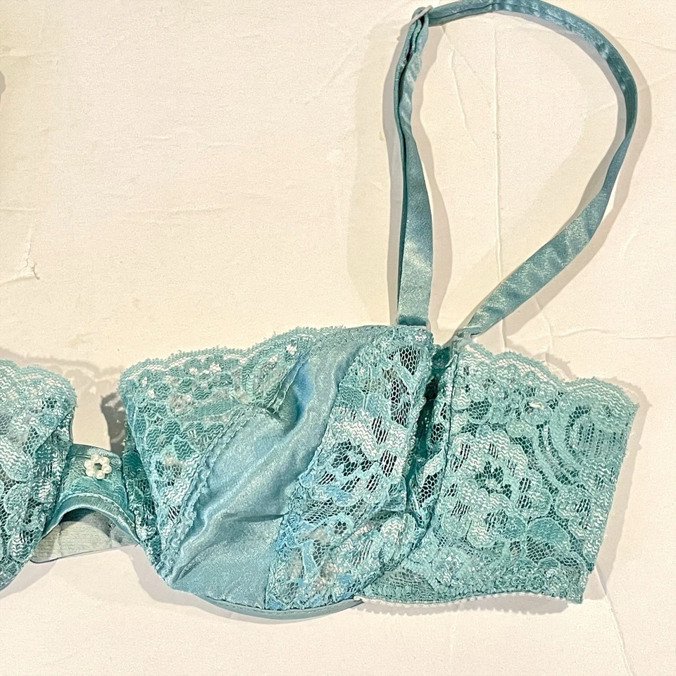 复古 Christian Dior Intimates Aqua 蓝色蕾丝缎面钢圈 Demi 胸罩 34B 90 年代 — 第 4/4 张图片