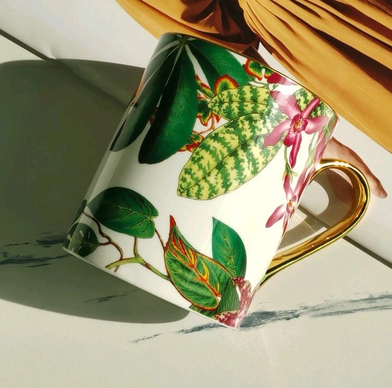 Taza de café Hermes Passiflora con patrones tropicales Foto 3 de 4